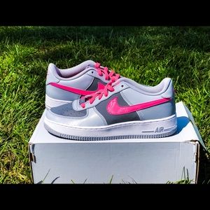 Nike Air Force 1 • sz 7Y = Women’s sz 8.5
